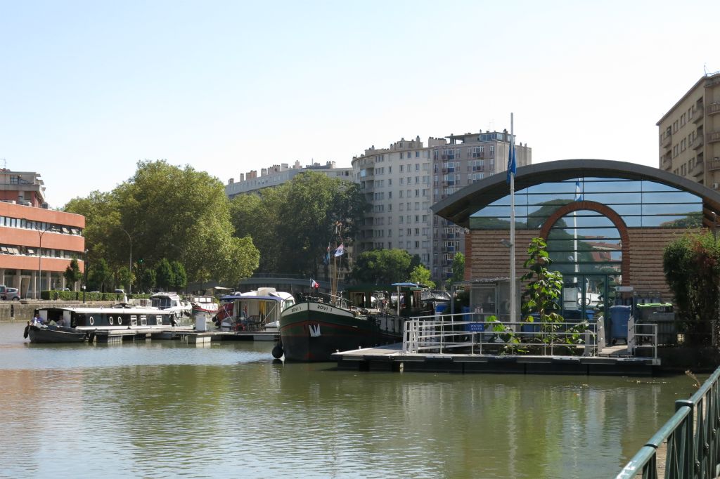 Le long du canal  du Midi dans Toulouse